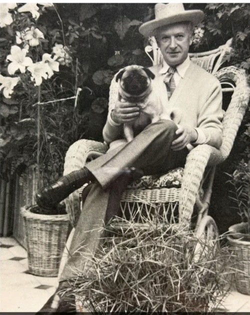 Photo Famous Celebrity Photographer Cecil Beaton With The Family Pug Dog England