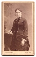 Photograph Gustav Unger, Forst / Lusatia, Gubener-Str., monogram of the photographer