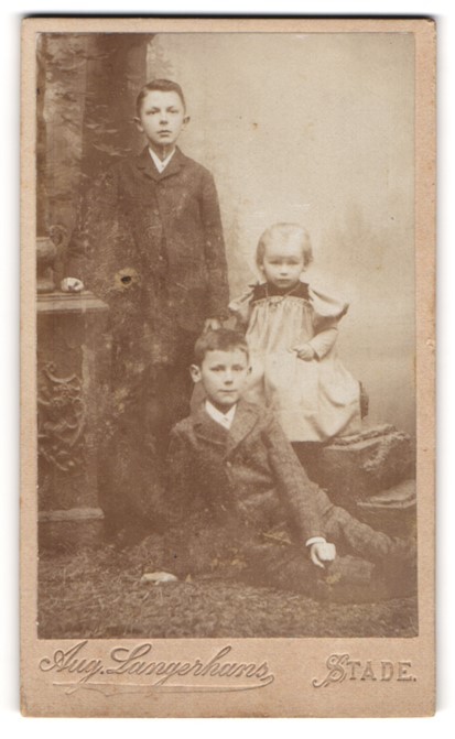 Photograph Aug Langerhans, Stade, two brothers with their little sister