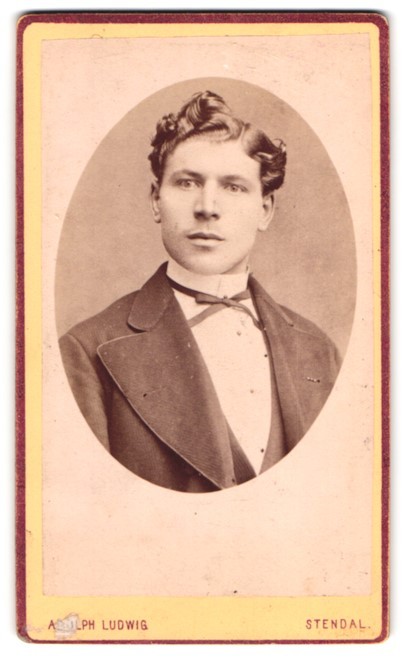 Photograph Adolph Ludwig, Stendal, Halsstr. 291, man in suit with bow
