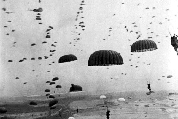New World War II Photo: 1st Allied Airborne Parachute into Holland – 6 Sizes!