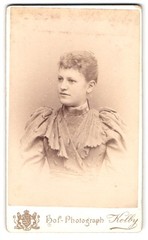Photograph Kolby, Chemnitz, König-Str. 21, portrait young woman in bright dress