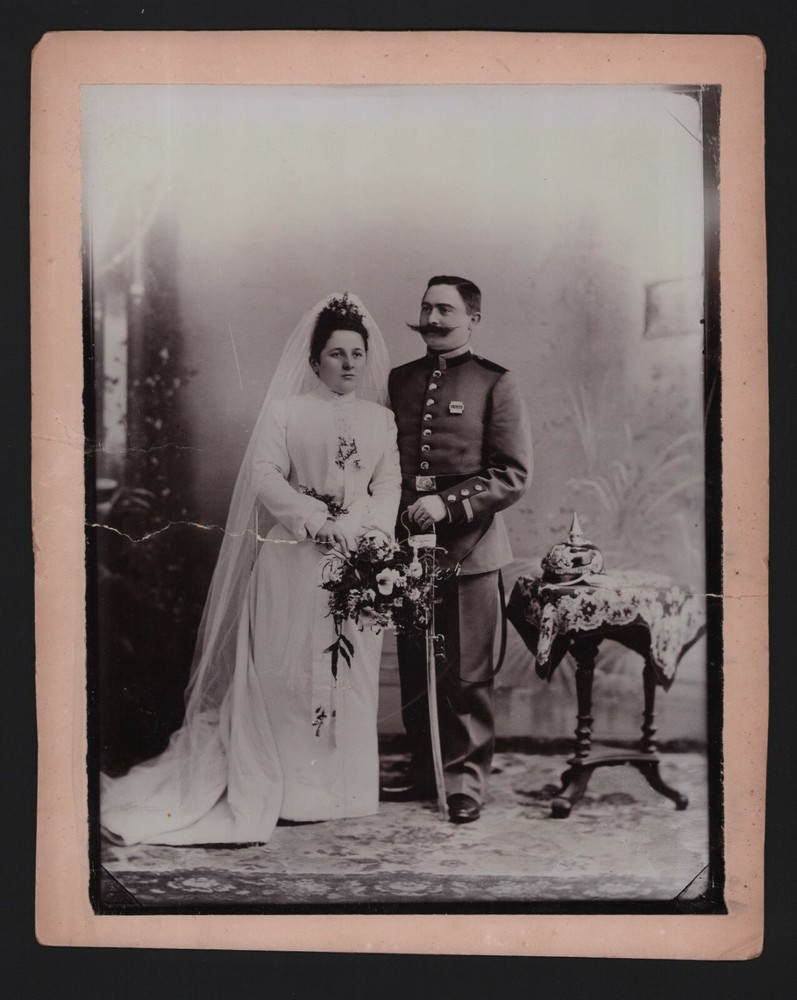 Photo around 1900, picture document wedding portrait glued on a cardboard