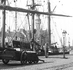 STEREO GLASS NEGATIVE, port of NIZZA (?), old ships, curch, rare, vintage fine a