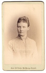 Photograph Emil Fr. Rothe, Cassel, portrait of a young woman CDV / cabinet photo