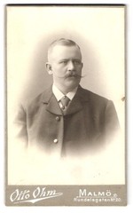 Photograph Otto Ohm, Malmö, Rundelsgatan 20, portrait of an elegant gentleman