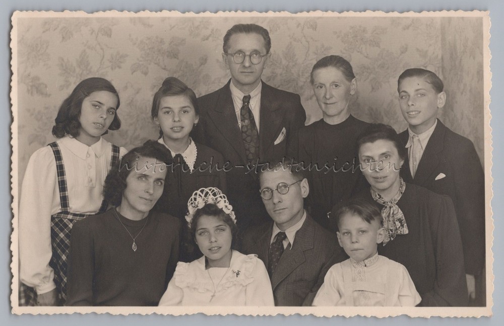 Portrait Family 1949 – Postwar Studio Germany Harreshausen Photo