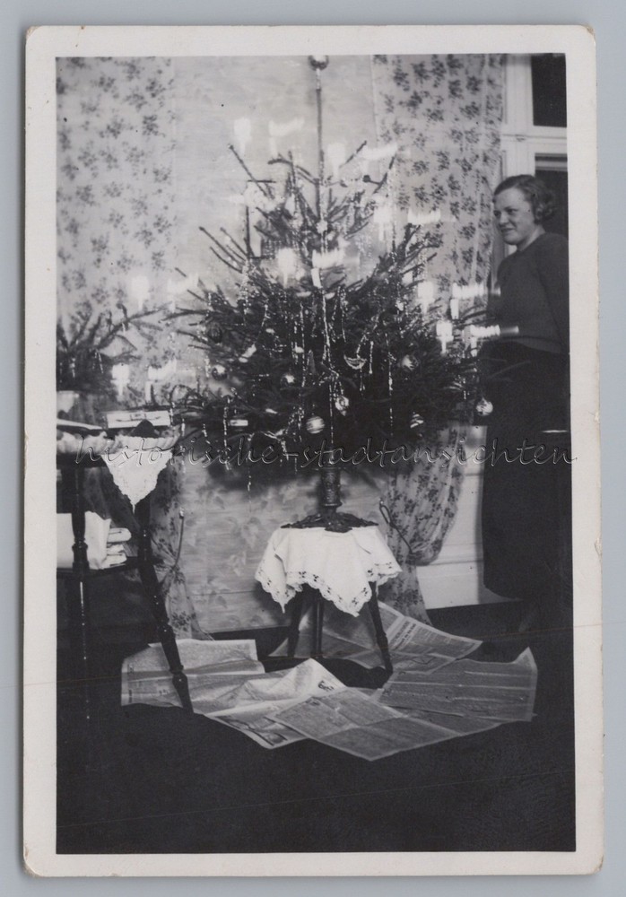 Christmas – Christmas Tree with Candles – Newsprint Against Wax – Photo 1930s