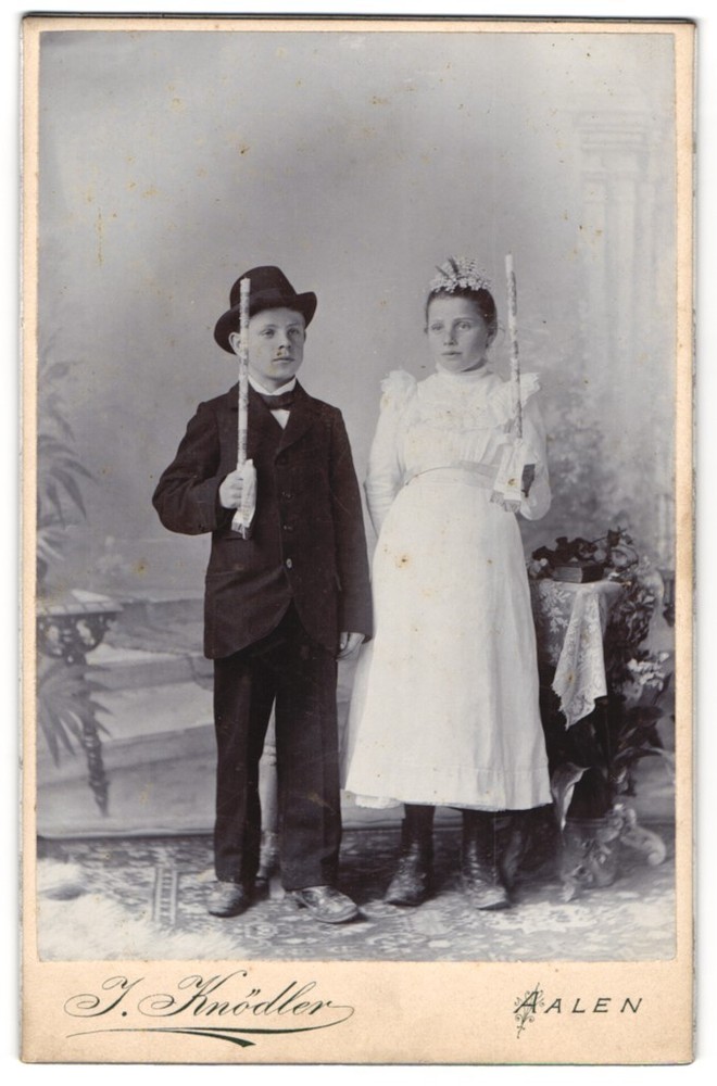Photograph J. Knödler, Aalen, young boy and sister for communion in suit