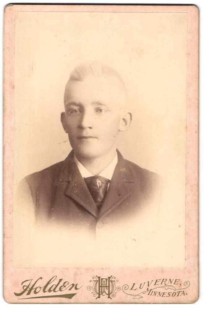 Photography Studio Holden, Luverne / Minnesota, Portrait of a Young Man