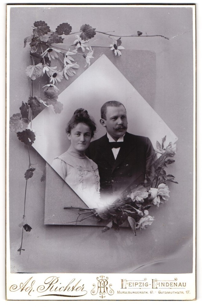 Photograph Adolph Richter, Leipzig-Lindenau, couple in suit and dress, in passport