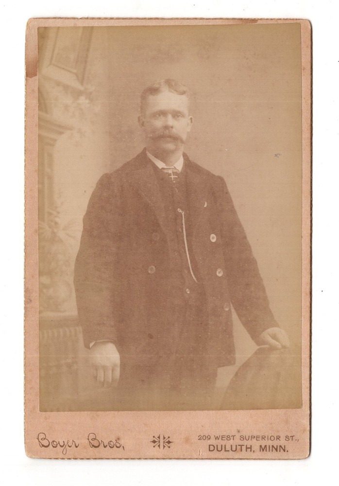 CAB Photo Male Portrait / Fine Gentleman – Duluth / Minnesota / USA 1890s