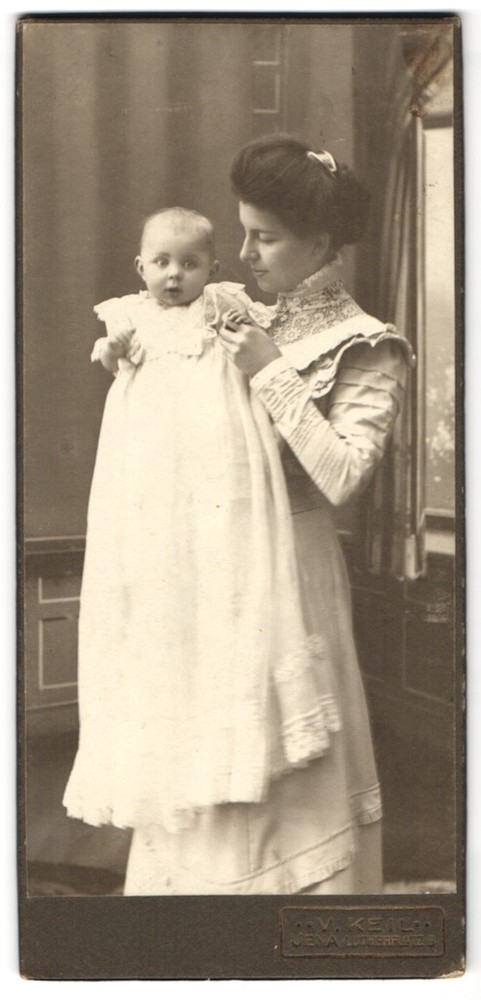 Photograph V. Keil, Jena, Lutherplatz 6, mother with child CDV/Cabinet Photo
