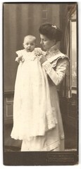 Photograph V. Keil, Jena, Lutherplatz 6, mother with child CDV/Cabinet Photo