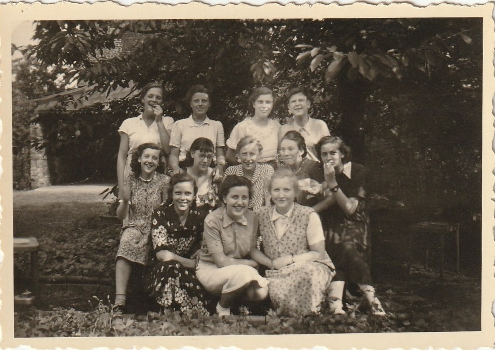Vintage Photo Group Photo Young Women 1952 Snapshot