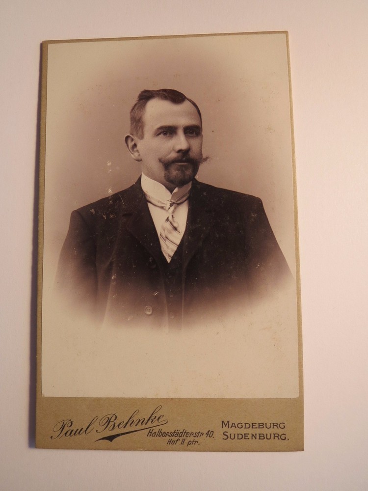 Magdeburg-Sudenburg-man with beard in suit-portrait/CDV
