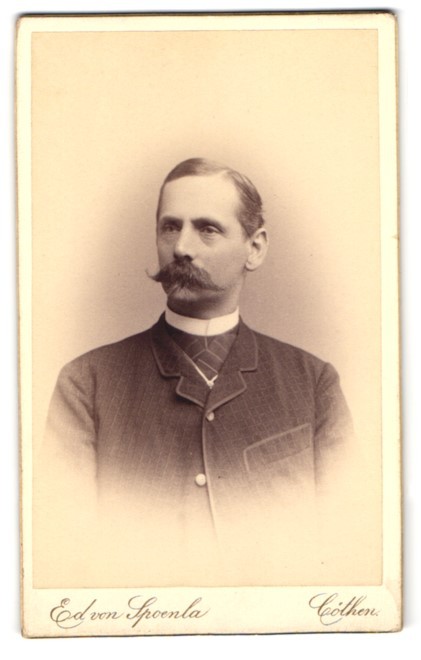 Photograph Ed. von Spoenla, Cöthen, Leopoldstraße 9, portrait of a man with S