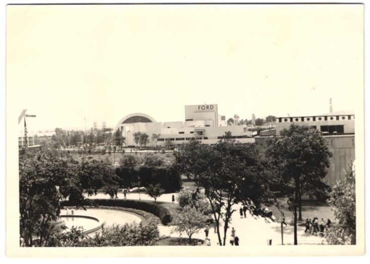 Photograph New York City, New York Worlds Fair 1939, Exhibition Site w. Fo