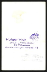 Photograph Günter Wilms, Potsdam, circus – circus acrobat walking stairs in hands