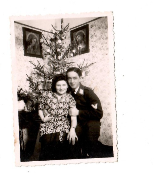 3446- Photo * Soldier with Woman * Christmas 1944
