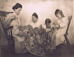 Hendrickson Orig Photo SEPIA CHILDREN HELPING THEIR MOTHER QUILTING 14×11″ R251