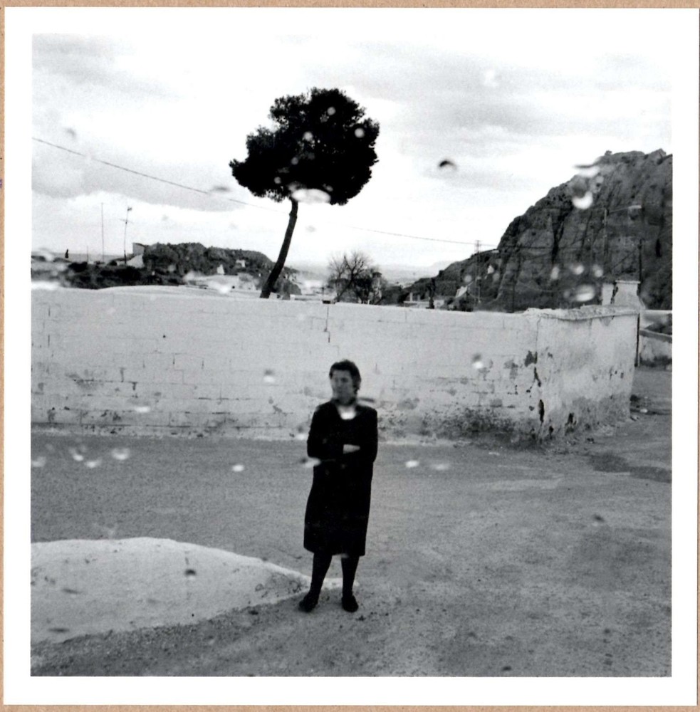 SIGNED NIKOS ECONOMOPOULOS WOMAN IN THE RAIN LTD 6 x 6 MAGNUM PRINT