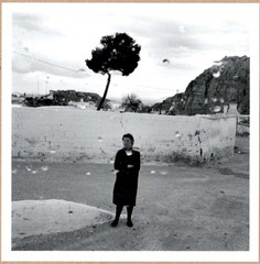 SIGNED NIKOS ECONOMOPOULOS WOMAN IN THE RAIN LTD 6 x 6 MAGNUM PRINT