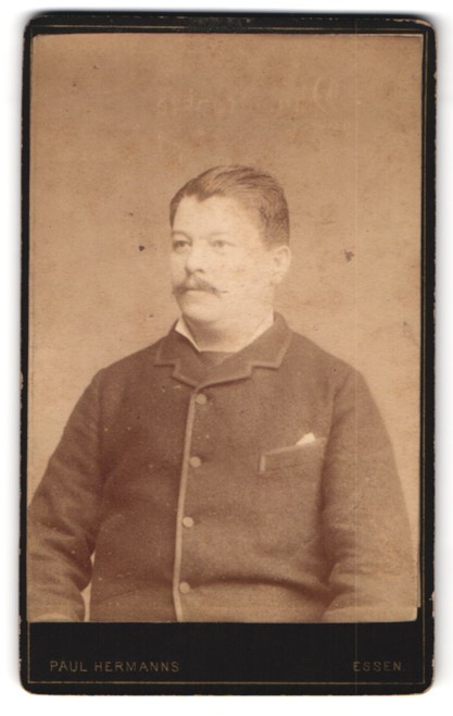 Photograph Paul Hermanns, Essen a. d. Ruhr, portrait round man in suit M