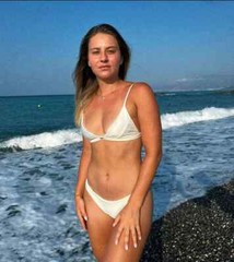 BEAUTIFUL MARTA KOSTYUK 5X7 PHOTO