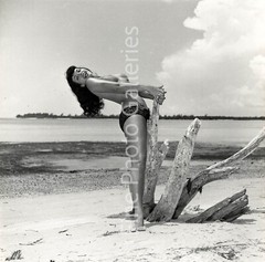 1954 BETTIE PAGE Original Female Nude BUNNY YEAGER Miami FL Key Biscayne Photo