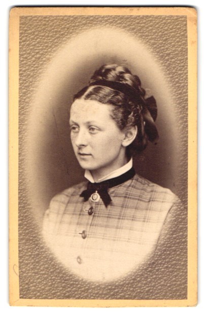 Photograph C. Burghard, Aalen, 1876, portrait of a young woman with updo