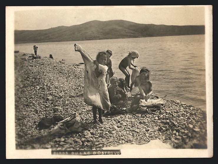 Photograph Lac Vegorítida / Lac d’Ostrovo, Macedonian working class children bathing