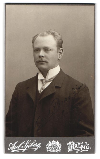 Photography Axel Sjöberg, Malmö, Stortorget, Karl Brandin in suit and tie