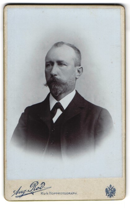 Photograph Aug Red, Linz, country road, portrait of a man with beard