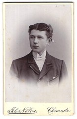 Photograph Joh. Niclou, Chemnitz, König-Strasse 5, portrait young man in suit