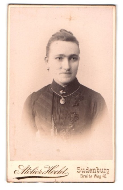 Photography studio Hecht, Sudenburg, Breite Weg 40, portrait of a young lady