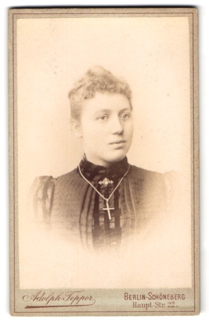 Photograph Adolph Tepper, Berlin-Schöneberg, Haupt-Str. 22, portrait of a lady