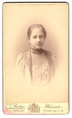 Photograph C.V. Roikjer, Malmö, Södergatan 18, Portrait of Agnes W. in 18