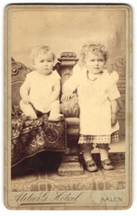 Photograph G. Hölzel, Aalen, two small children on decorative chair