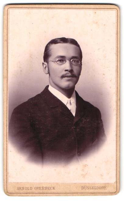 Photograph Arnold Overbeck, Düsseldorf, Königs-Allee 43, portrait of a man with