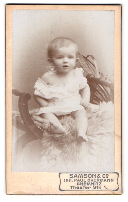 Photography Samson & Co., Chemnitz, Theaterstr. 1, cute toddler sitting in shirt