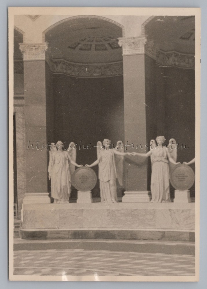 Kelheim 1949 – Liberation Hall Statues – Old Photo 1940s
