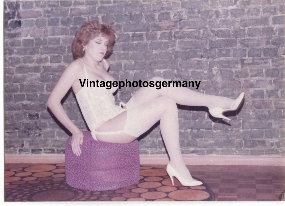 Z6856 Photo 1970s Artistic Nude Pretty Woman