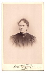 Photograph Otto Wigand, Zeitz, Badstubenvorstadt 2, monogram on medals