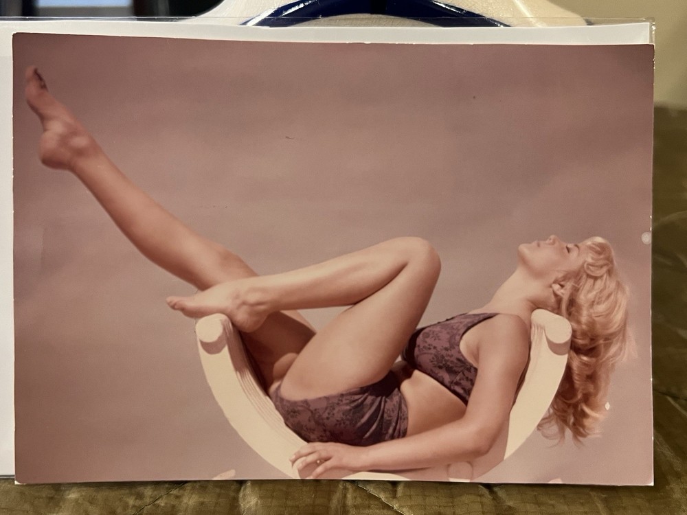Vintage 1960s Pretty Young Sexy Woman Model In Swimsuit Color Photo – Cheesecake