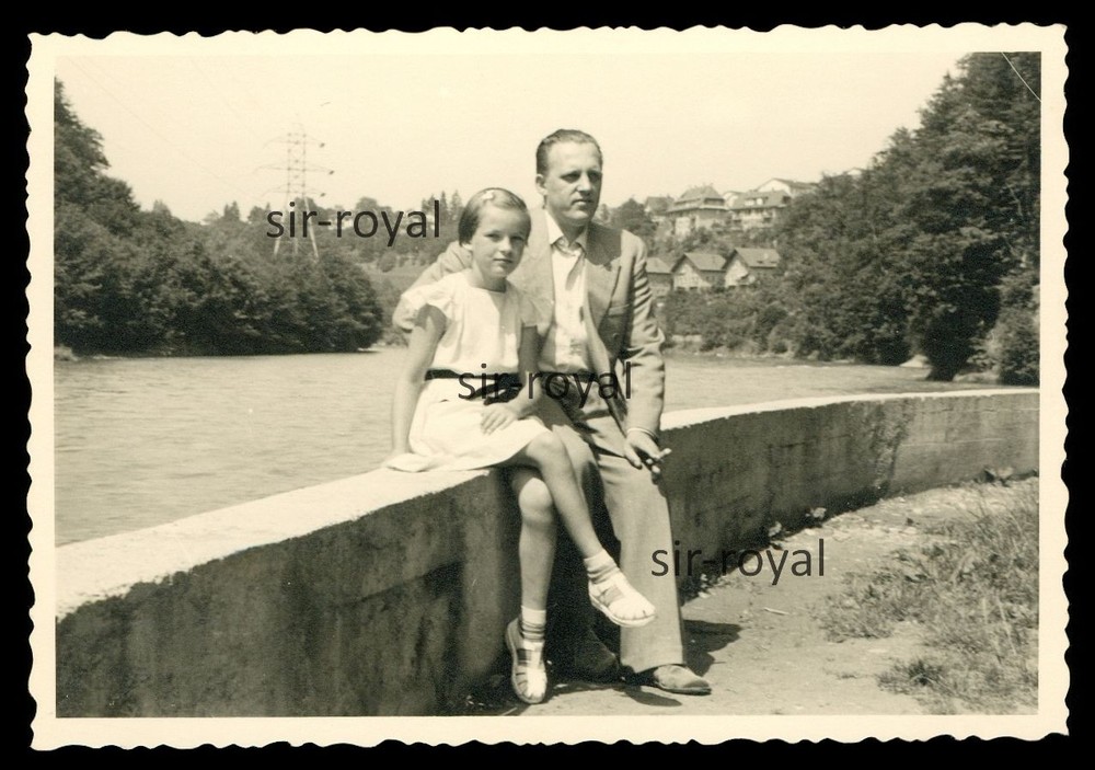Bern 1954 – Father and Daughter on the Aare River – Switzerland 1950s – Photo 10x7cm