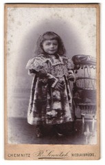 Photograph R. Lowatsch, Chemnitz, Nicolaibrücke, little girl in embroidered