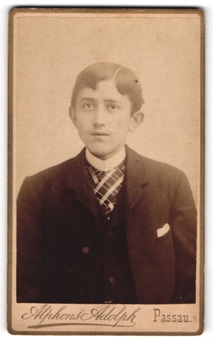 Photograph Alphons Adolph, Passau, class parade seat, young man in suit with