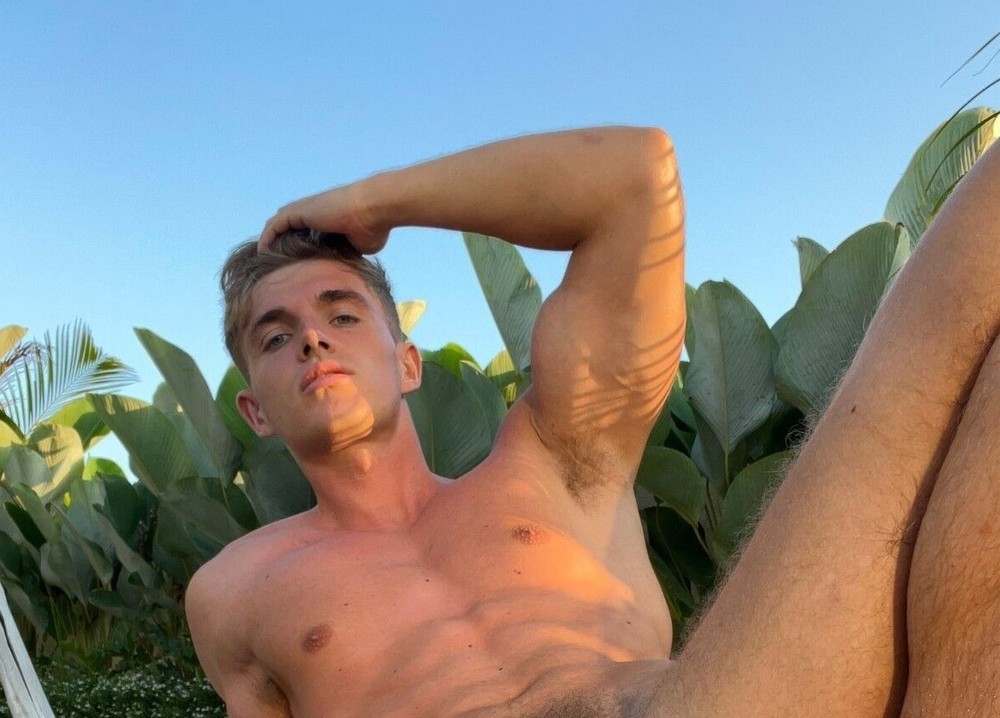 [R053] Handsome Male Cute Model Showing Off Body And Muscles