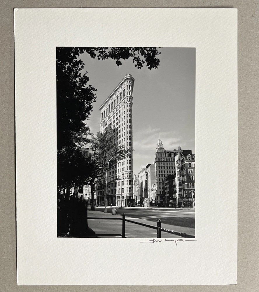 Flatiron Building Photograph – By Alex Leykin. Signed By The Artist 8×10